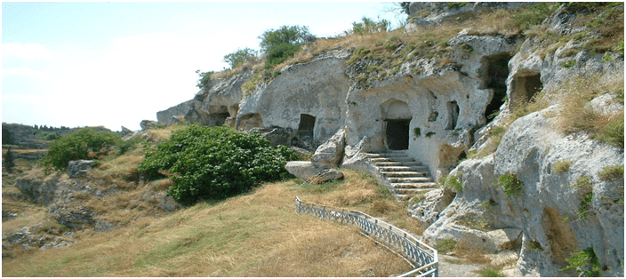 L’Eremo delle Sette Celle di Gravina: Tra Spiritualità e Architettura&nbsp;Rupestre